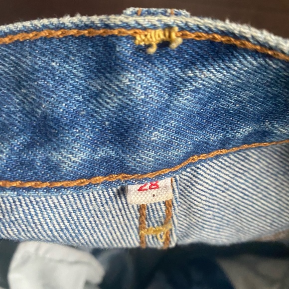 LEVI’S Mid-Rise Distressed Wedgies - Picture 8 of 8